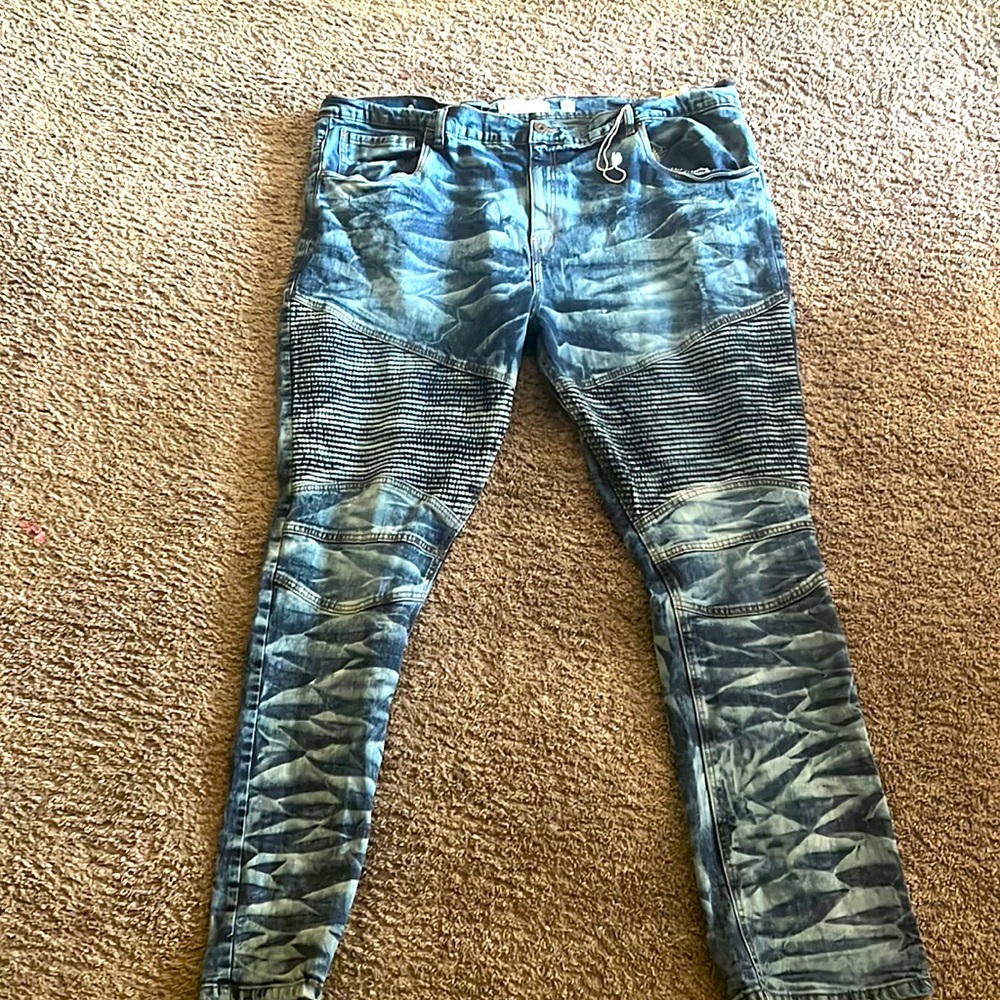 Evolution in Design sizes 46 very nice for a Big and tall male snuggly and fit